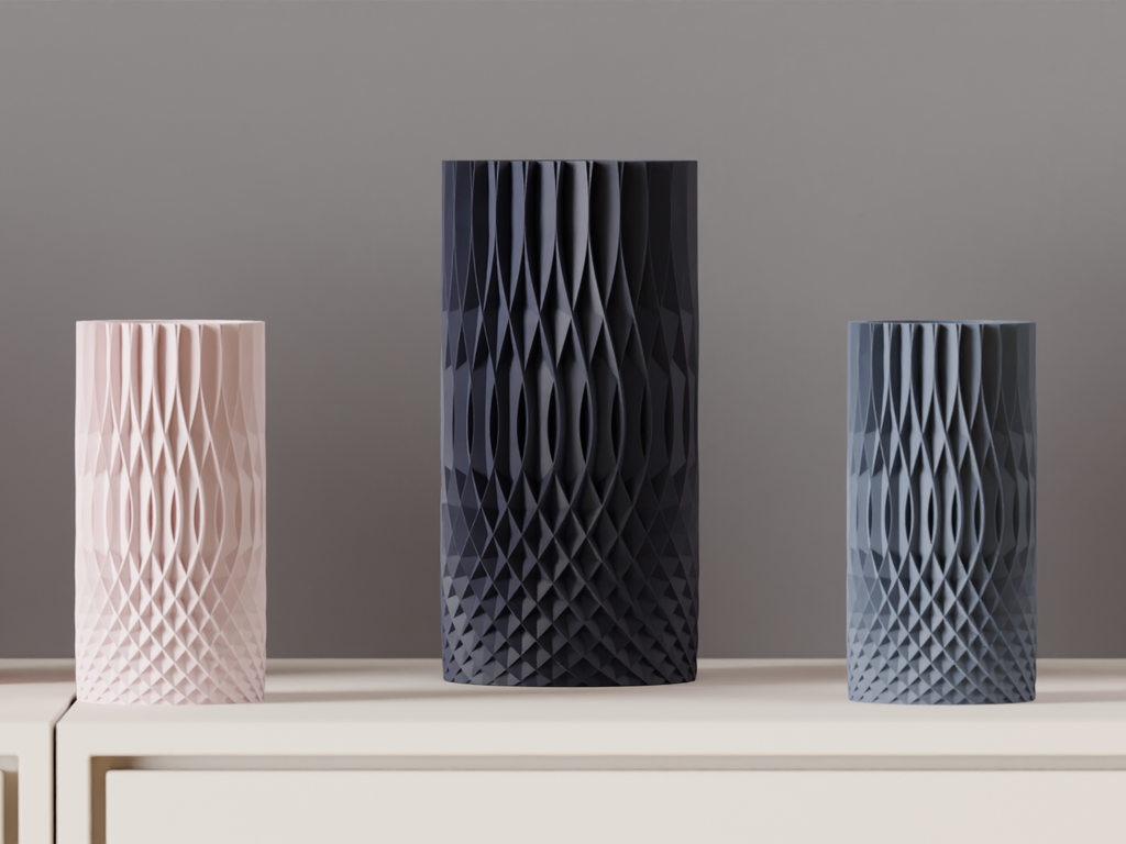Modern Vase. Intricate Spiral Vase. Modern Decor — Originaldesign im Einsatz, Abstractia Design. Weitere Beispielfarben/Größen; bestellbare Auswahl und Lieferumfang laut Produktseite.